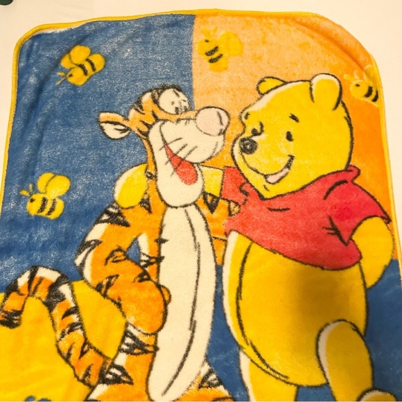 Winnie the Pooh and Tigger Blanket 58” x 43” - Picture 13 of 16